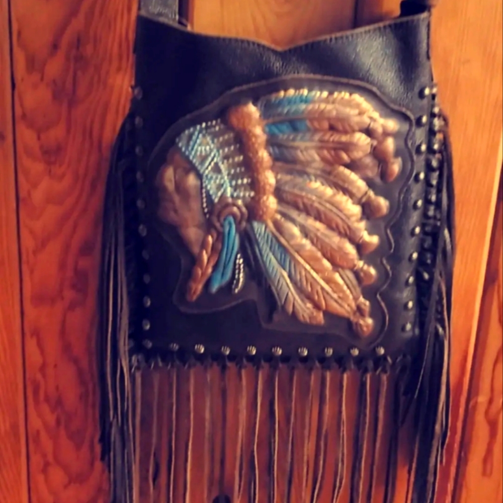Raviani cross body purse, with fringe